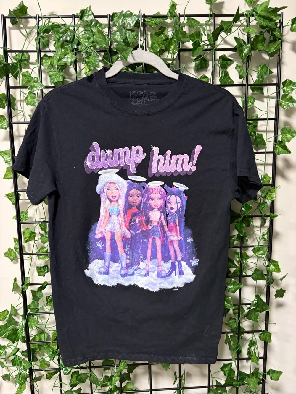 Bratz 'Dump Him!' Graphic Tee - Black & Pink